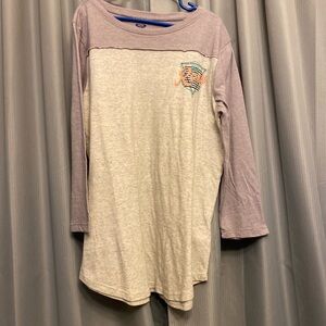 50% off w ❤️ Roxy Long Sleeve Surfer Girl Distressed Look Top Juniors S NWOT jbf